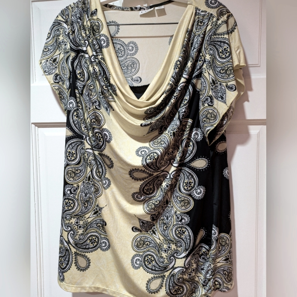 Sleeveless polyester blouse